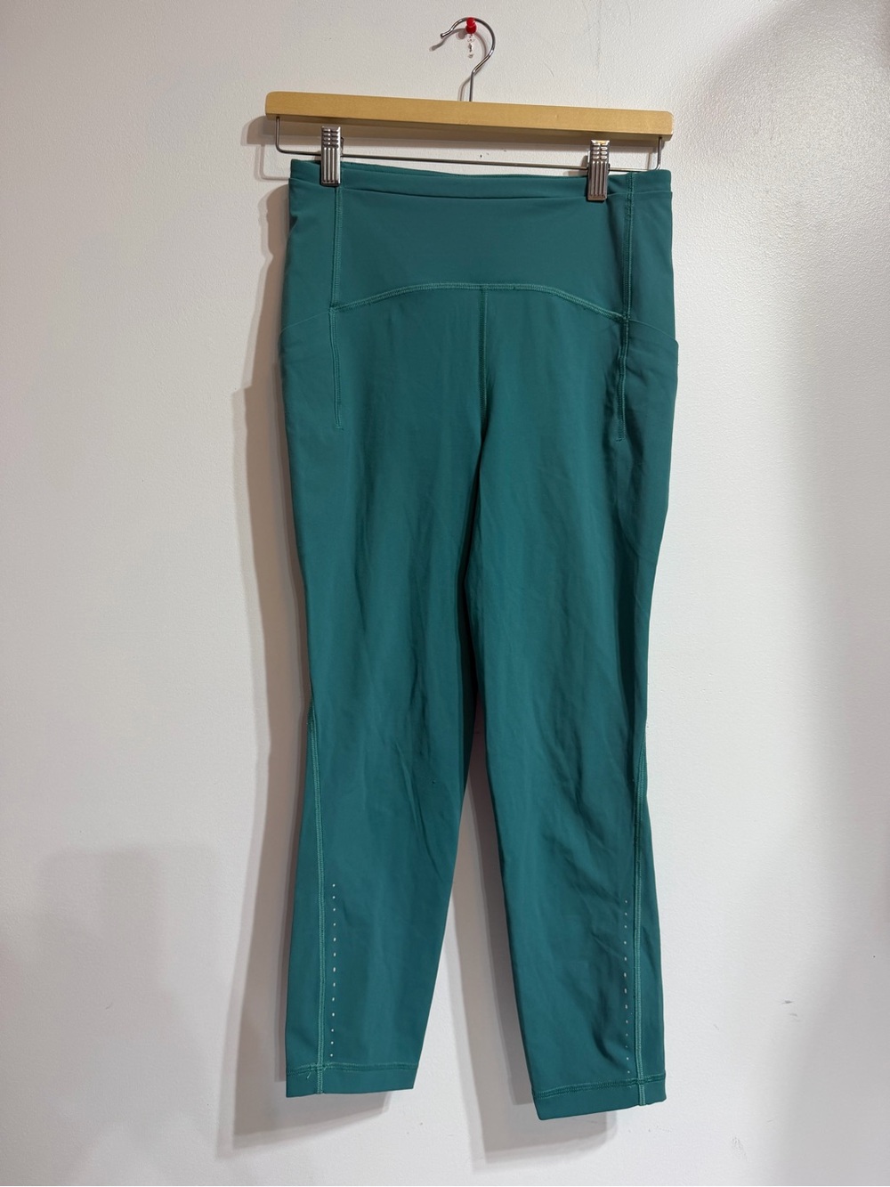 Lululemon Fast and Free Crop II 19" size 6 - Picture 1 of 6